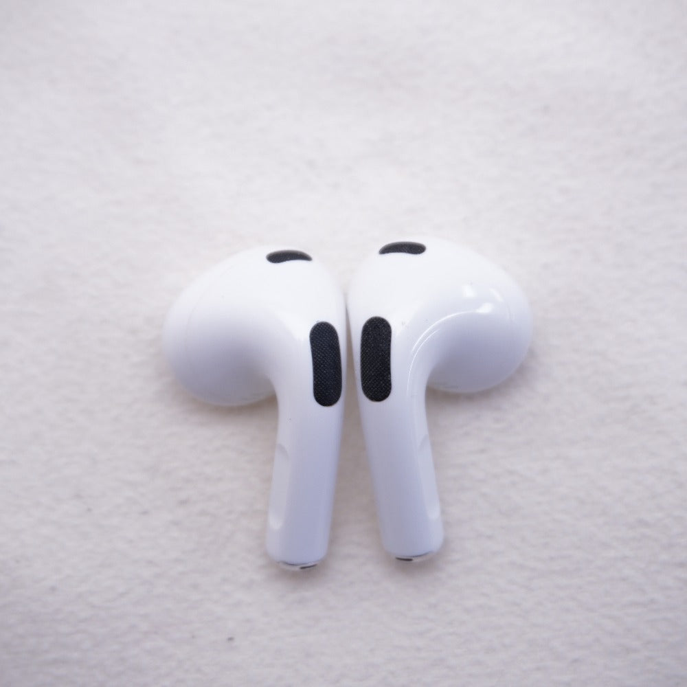 Apple オーディオ機器 AirPods 第3世代 Lightning充電ケース付属