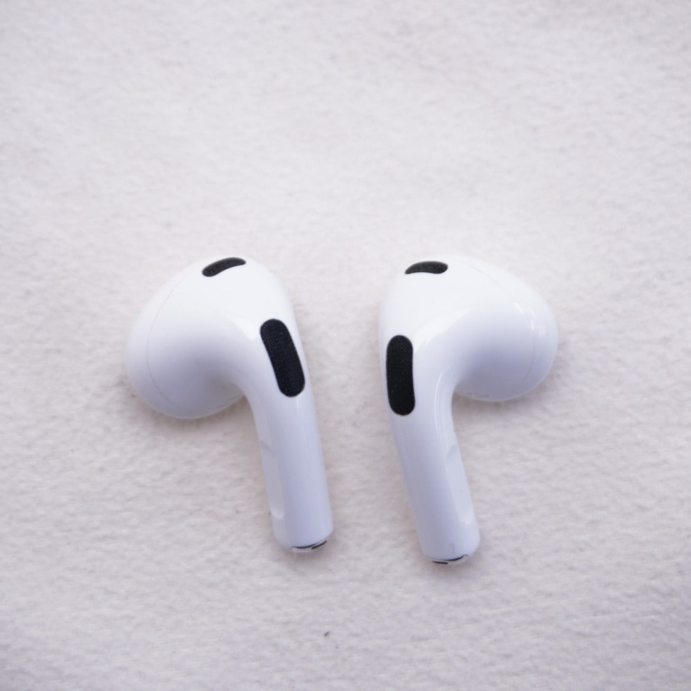 Apple オーディオ機器 AirPods 第3世代 Lightning充電ケース付属