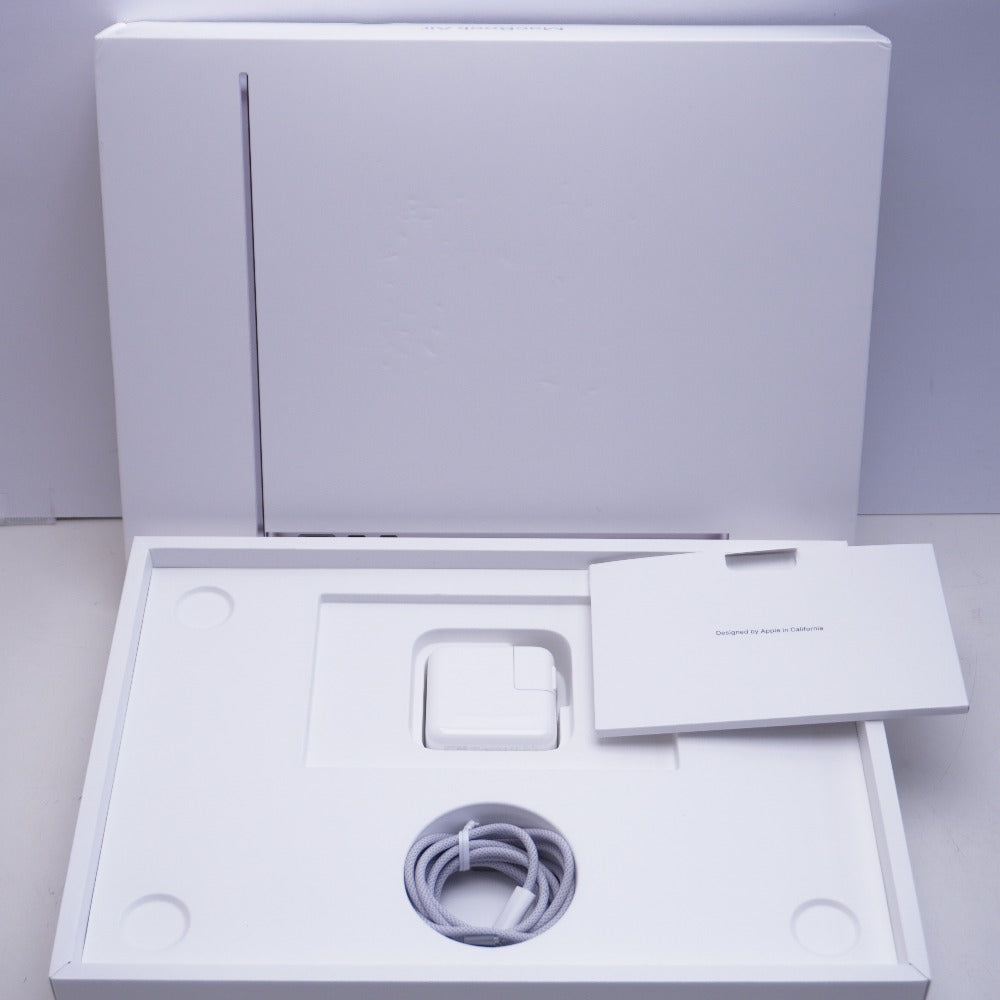 Apple M2 MacBook Air 13.6インチ(2022) (M2/8GB/256GB/バッテリー最大容量100%)