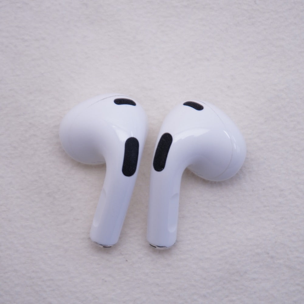 Apple オーディオ機器 AirPods 第3世代 Lightningケース