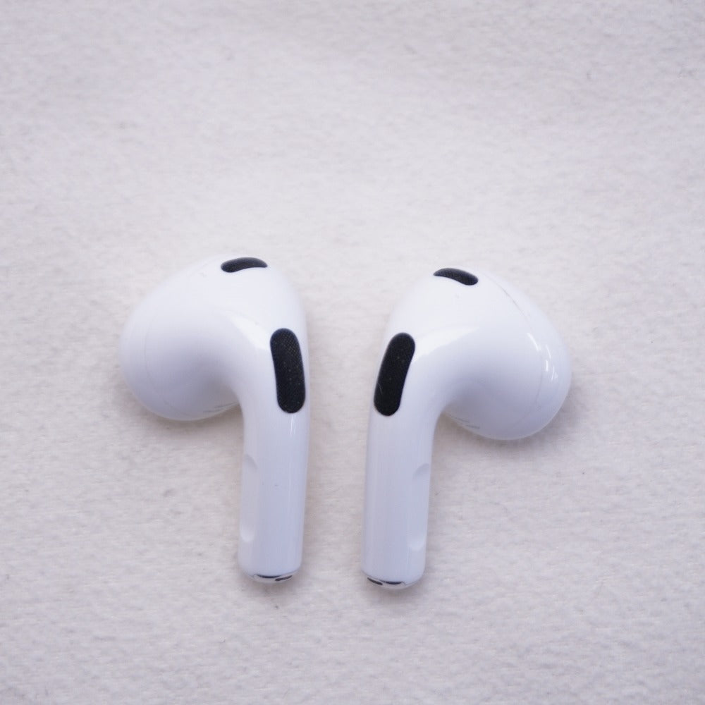 Apple オーディオ機器 AirPods 第3世代 Lightning充電ケース付属