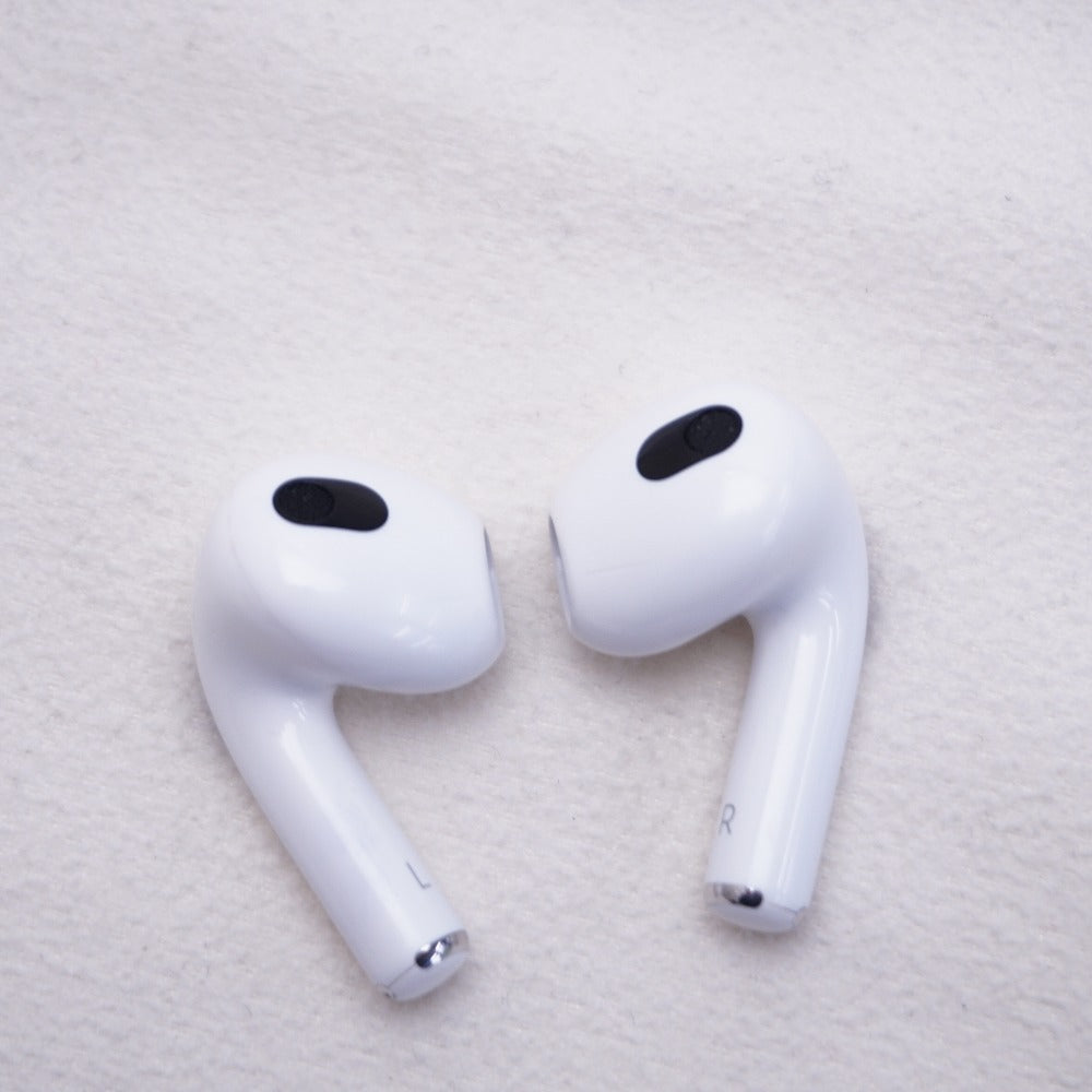 Apple オーディオ機器 AirPods 第3世代 Lightning充電ケース付属
