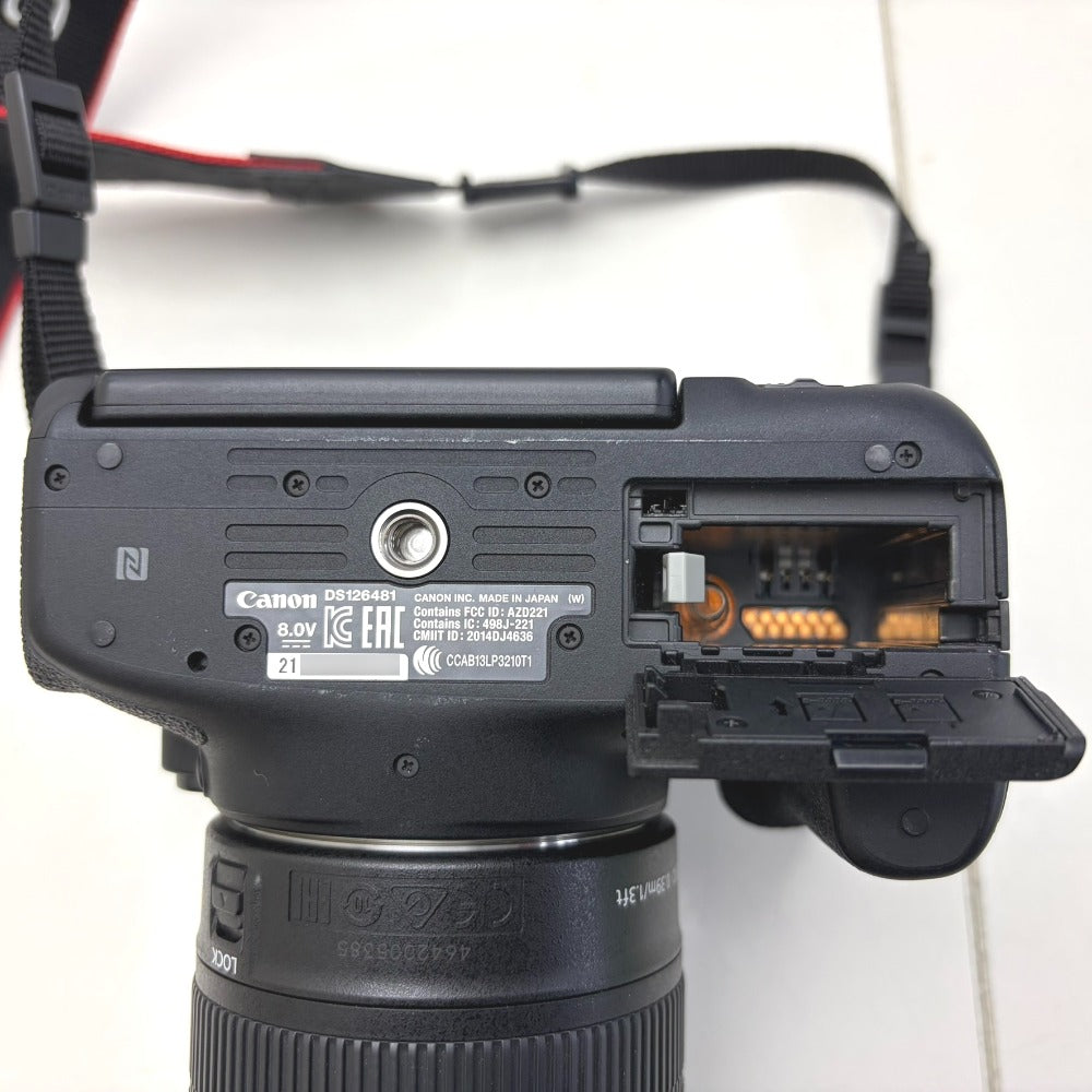 CANON EOS DIGITAL デジタル一眼レフカメラ EOS 8000D EF-S18-135 IS STM レンズキット 有効画素約2420万画素 中古
