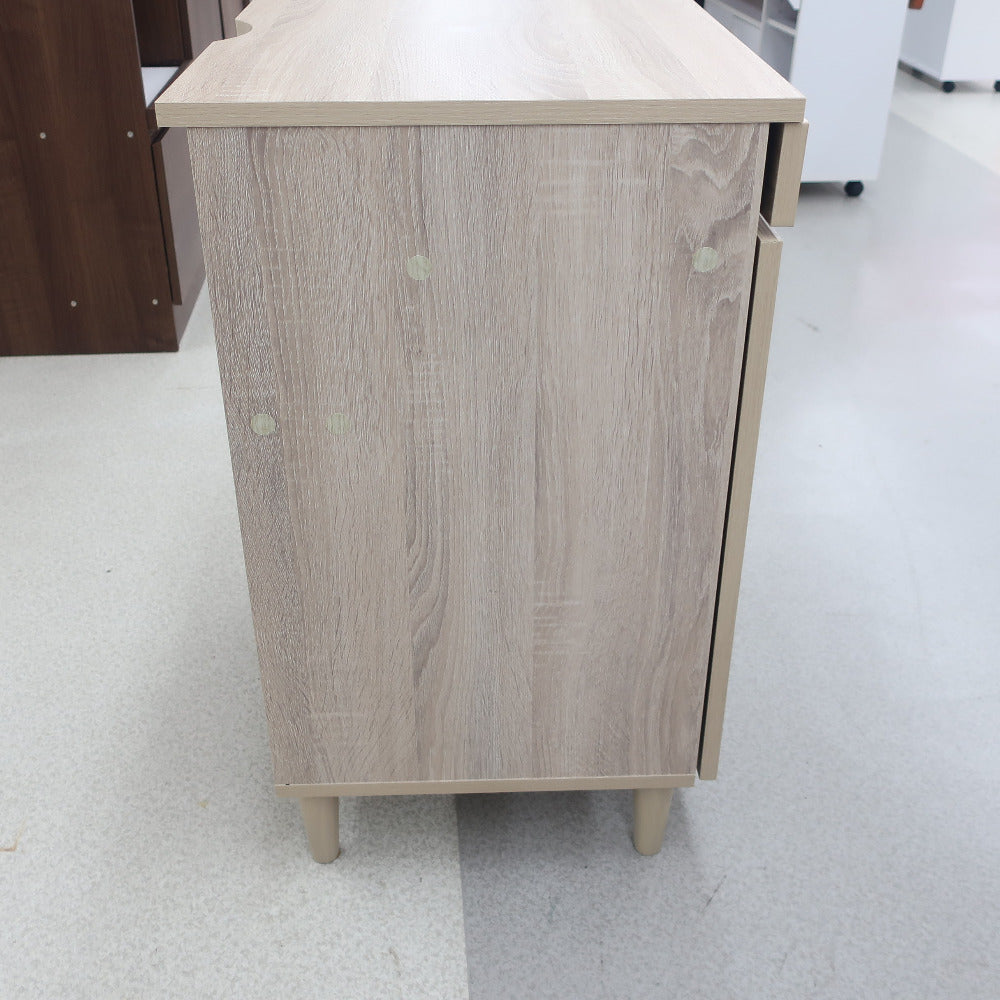 家具 脚付きキャビネット