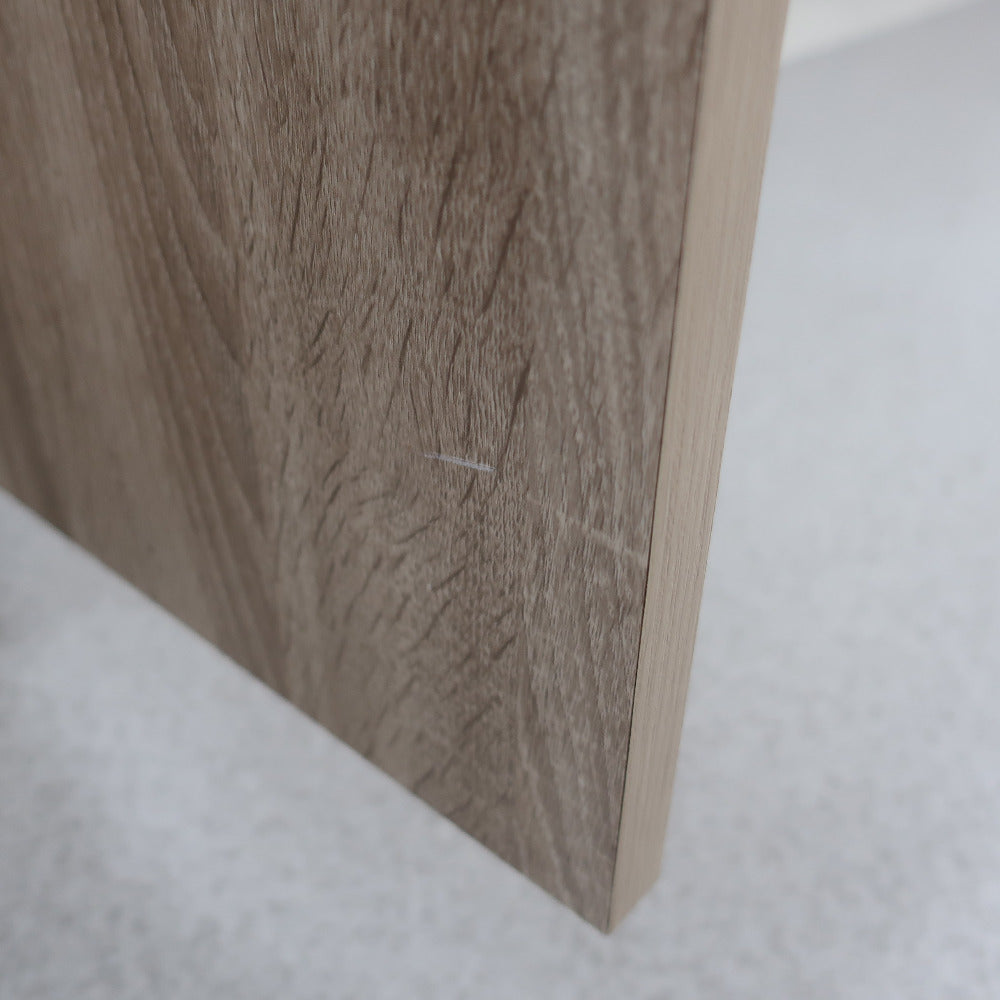 家具 脚付きキャビネット