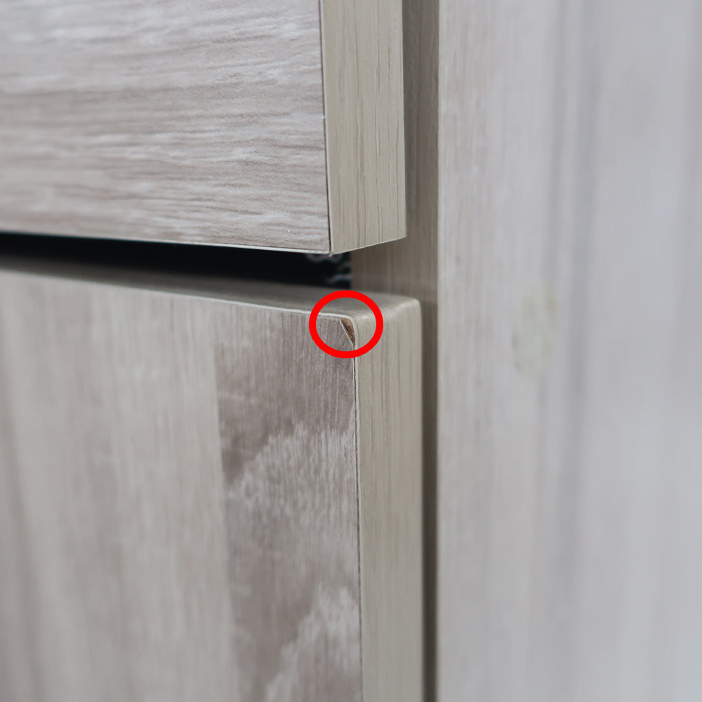 家具 脚付きキャビネット