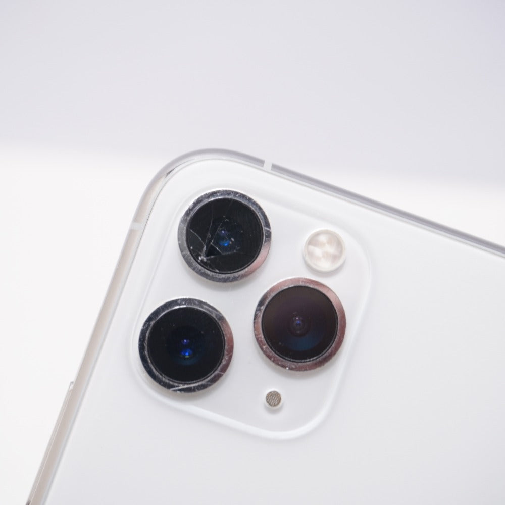 Apple iPhone 11 Pro 64GB シルバー 背面・カメラ割れあり SIMロック解除済み MWC32J/A 難あり