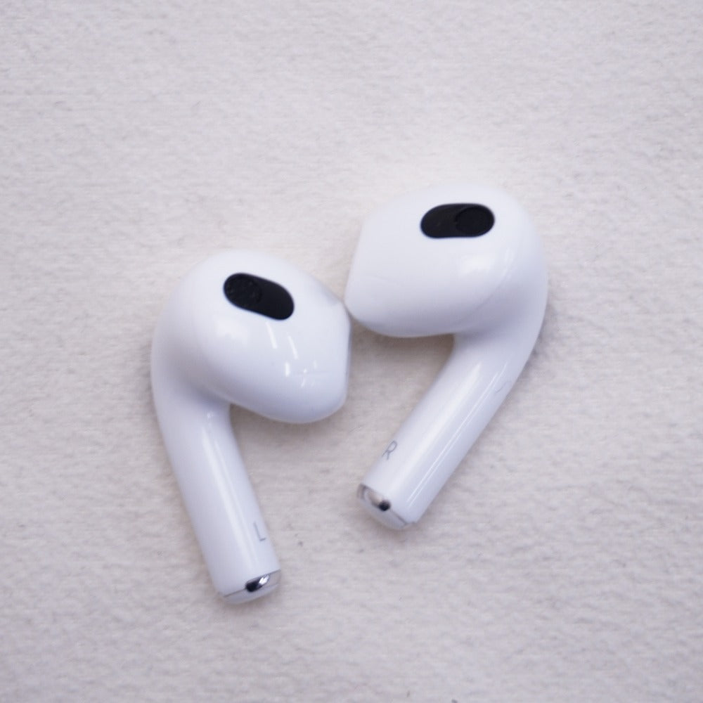 Apple オーディオ機器 AirPods 第3世代 Lightning充電ケース付属
