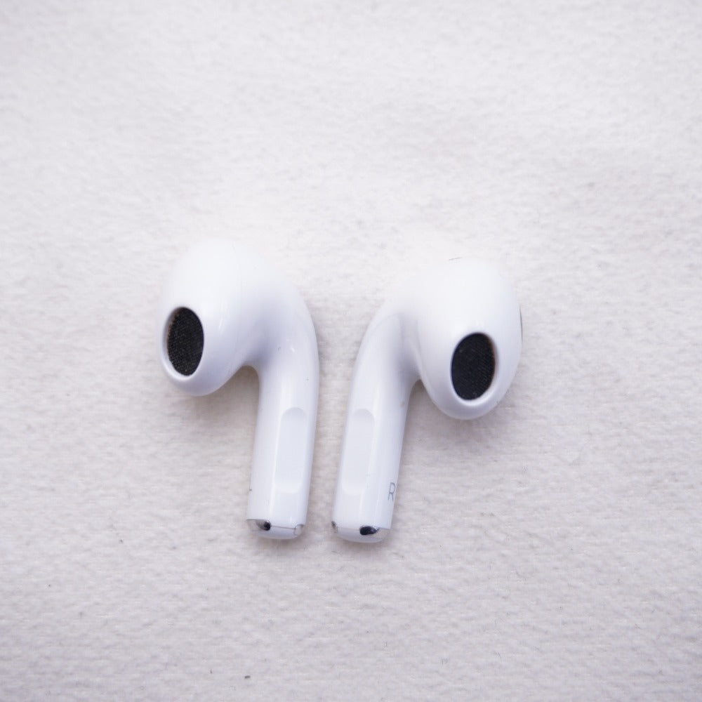 Apple オーディオ機器 AirPods 第3世代 Lightning充電ケース付属