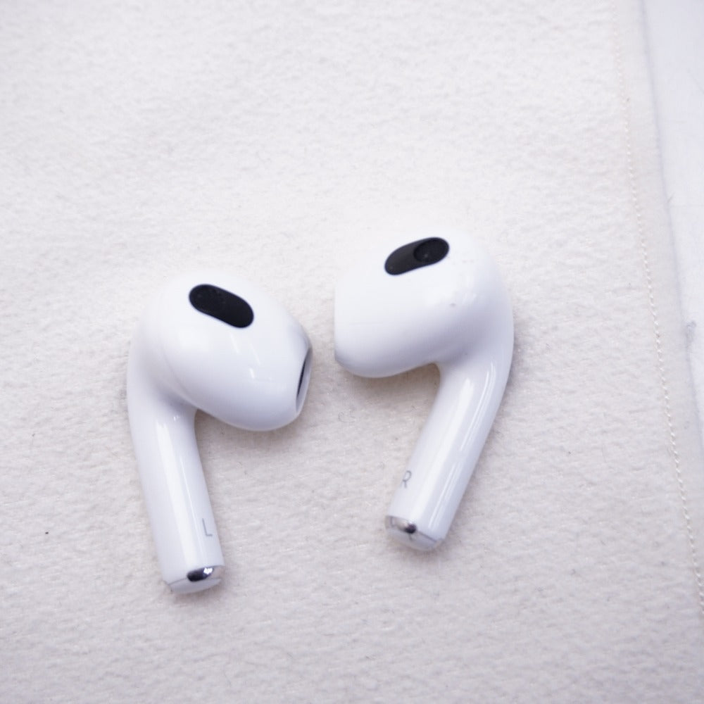 Apple オーディオ機器 AirPods 第3世代 Lightning充電ケース付属