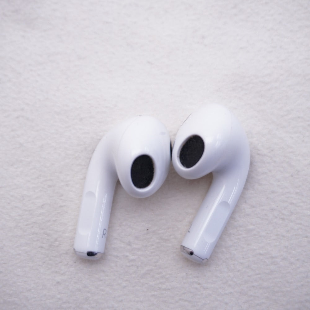 Apple オーディオ機器 AirPods 第3世代 Lightning充電ケース付属