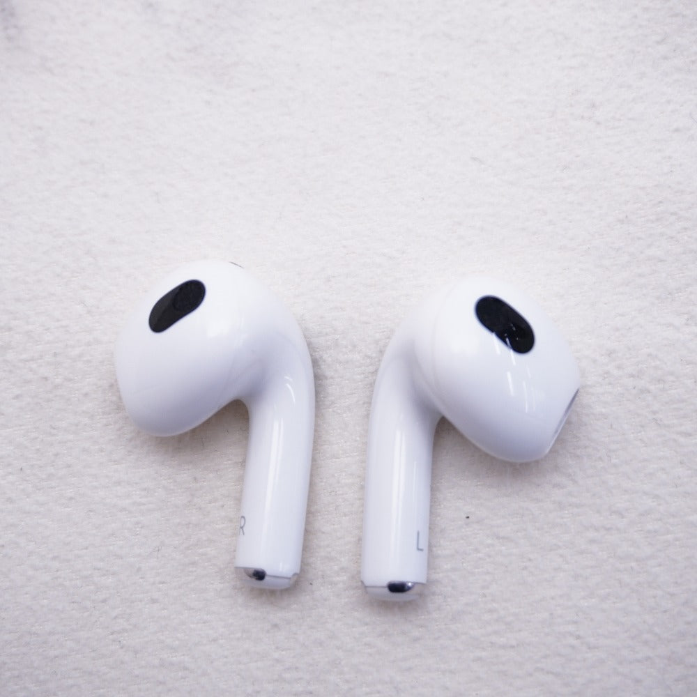 Apple オーディオ機器 AirPods 第3世代 Lightning充電ケース付属