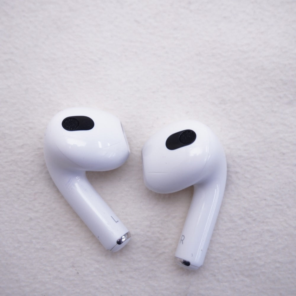 Apple オーディオ機器 AirPods 第3世代 Lightning充電ケース付属