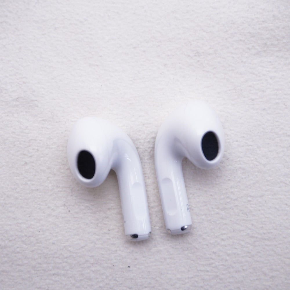 Apple オーディオ機器 AirPods 第3世代 Lightning充電ケース付属