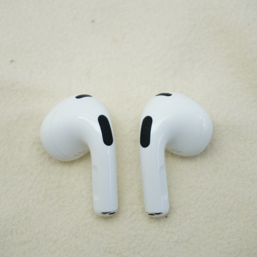 Apple オーディオ機器 AirPods 第3世代 Lightning充電ケース MPNY3J/A