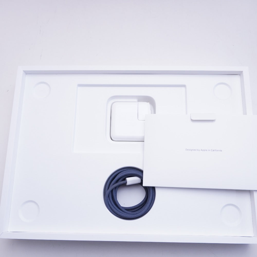 Apple M2 MacBook Air 13.6インチ（2022) (M2/8GB/256GB/バッテリー最大容量95％) MLY33J/A