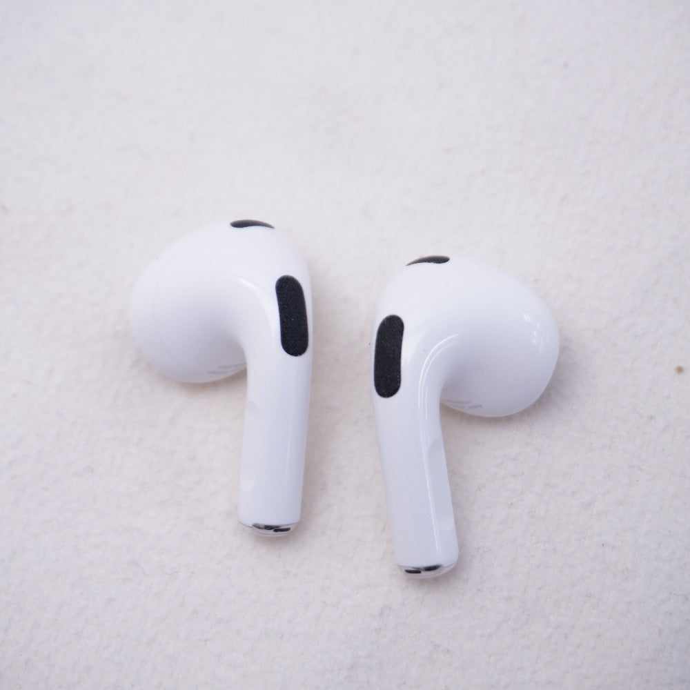 Apple オーディオ機器 AirPods 第3世代 Lightning充電ケース付属