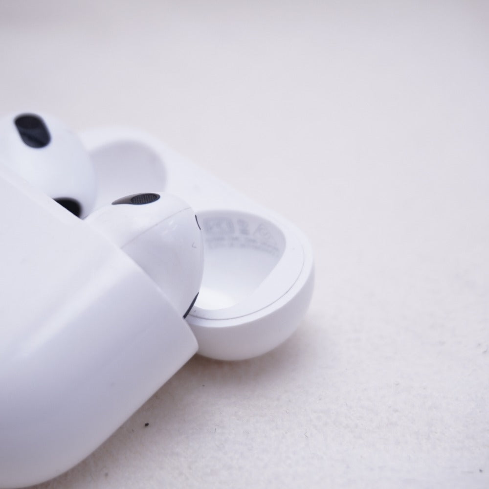 オーディオ機器 エアポッズ Apple AirPods