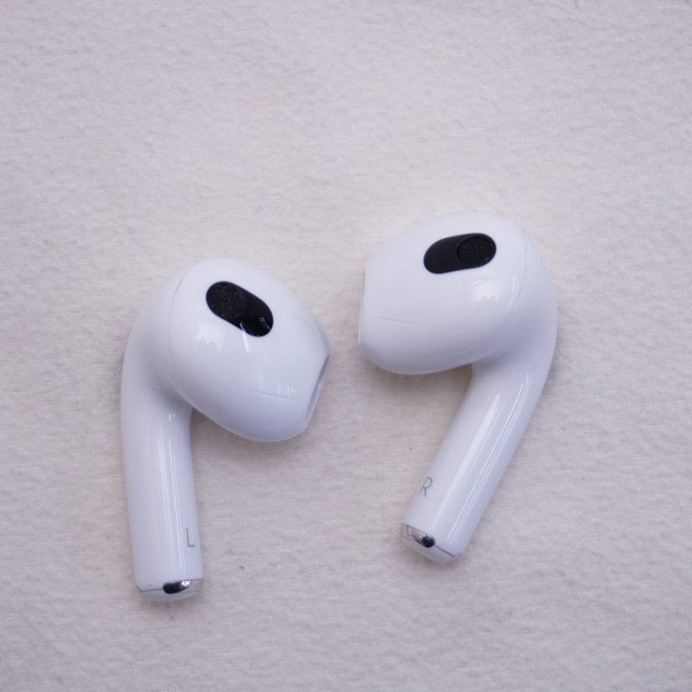 Apple オーディオ機器 AirPods 第3世代 Lightningケース