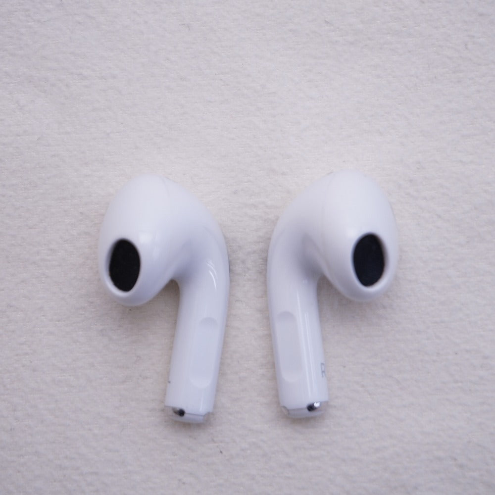 Apple オーディオ機器 AirPods 第3世代 Lightningケース