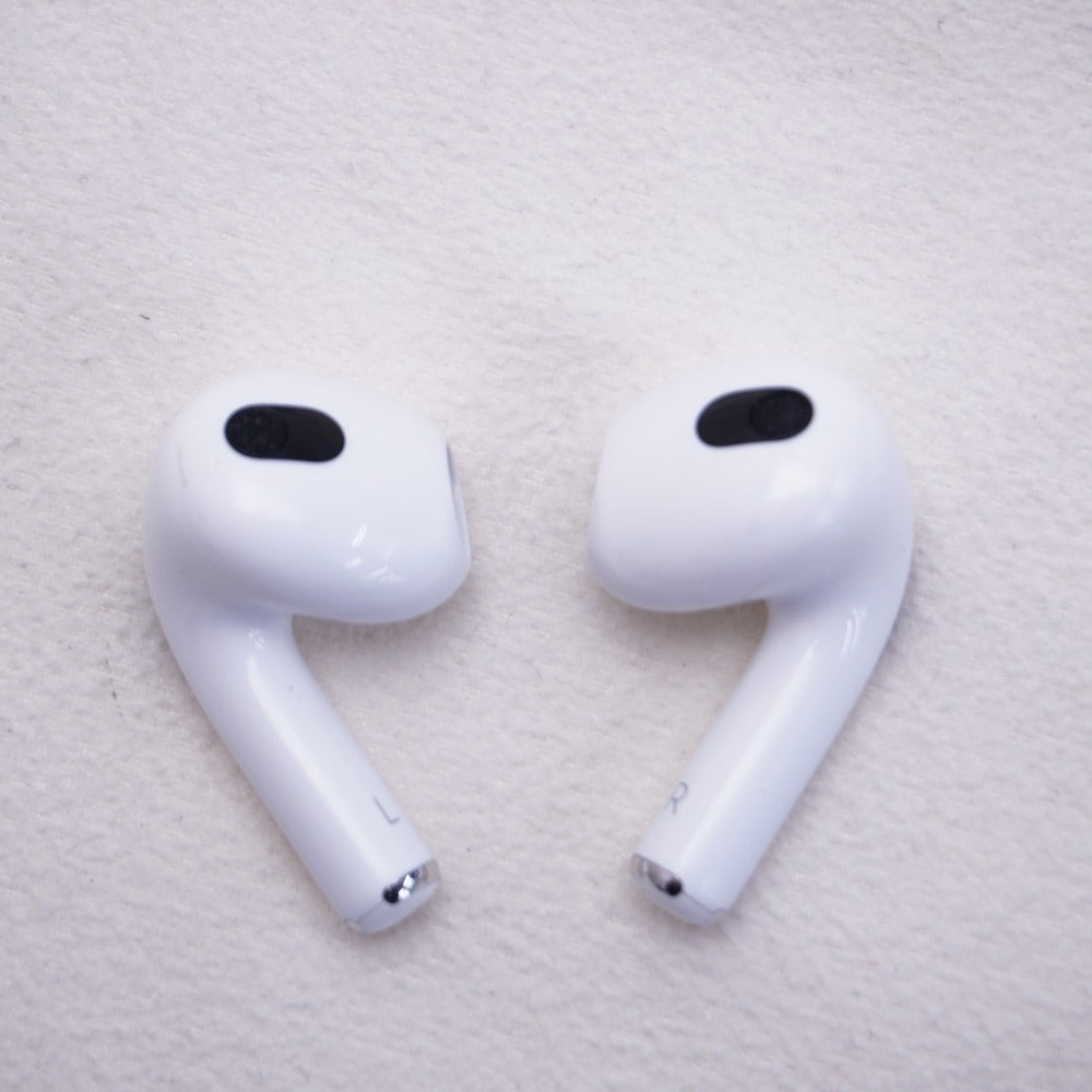 Apple オーディオ機器 AirPods 第3世代 Lightning充電ケース付属