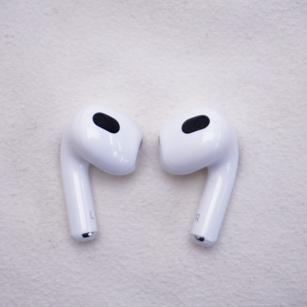 Apple オーディオ機器 AirPods 第3世代 Lightning充電ケース付属
