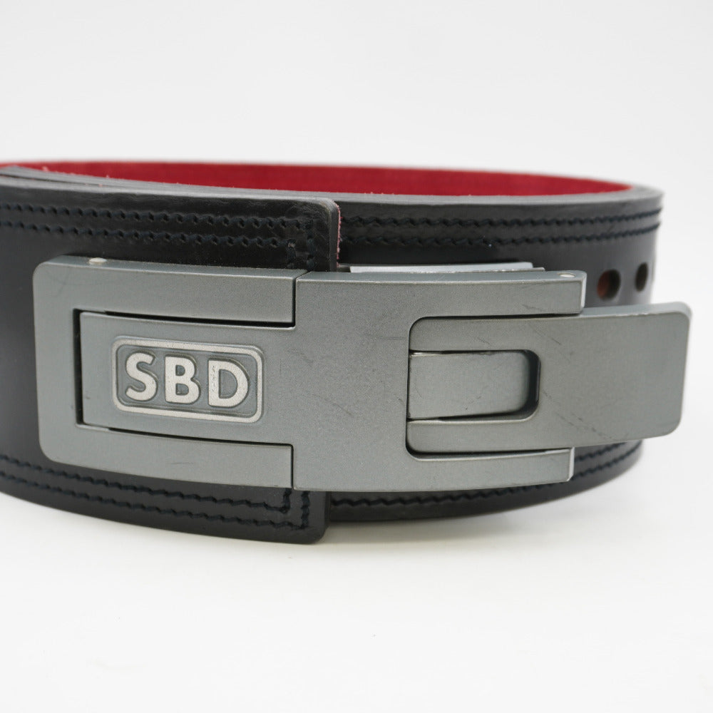 SBD Apparel (エスビーディー) トレーニングベルト パワーリフティングベルト SBDベルト 13mm Mサイズ 旧ロゴ ｜コンプオフ  プラス – コンプオフプラス 公式ショップ