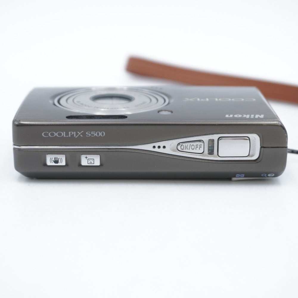 コンパクトデジタルカメラ