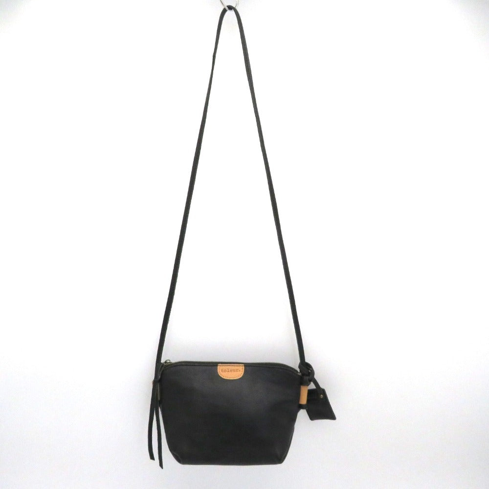 toleur (トーラ) ショルダーバッグ toleur　カウレザーミニサコッシュ　ショルダーバッグ　ブラック　11814 美品
