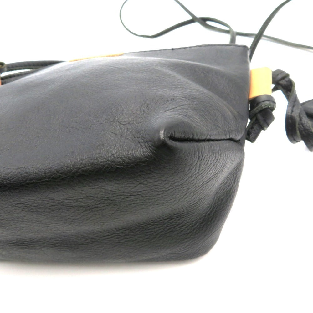 toleur (トーラ) ショルダーバッグ toleur　カウレザーミニサコッシュ　ショルダーバッグ　ブラック　11814 美品