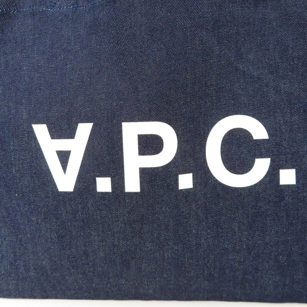 A.P.C. (アーペーセー) トートバッグ A.P.C　ロゴプリント デニム トートバッグ　インディゴネイビー　COCSX M61446 IAI INDIGO 美品