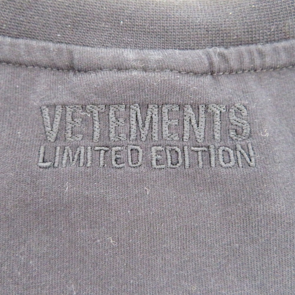 VETEMENTS (ヴェットモン) 半袖Ｔシャツ VETEMENTS　ヴェトモン　アナーキーゴシックロゴプリントTシャツ　S　ブラック×ホワイト　UE51TR640 美品