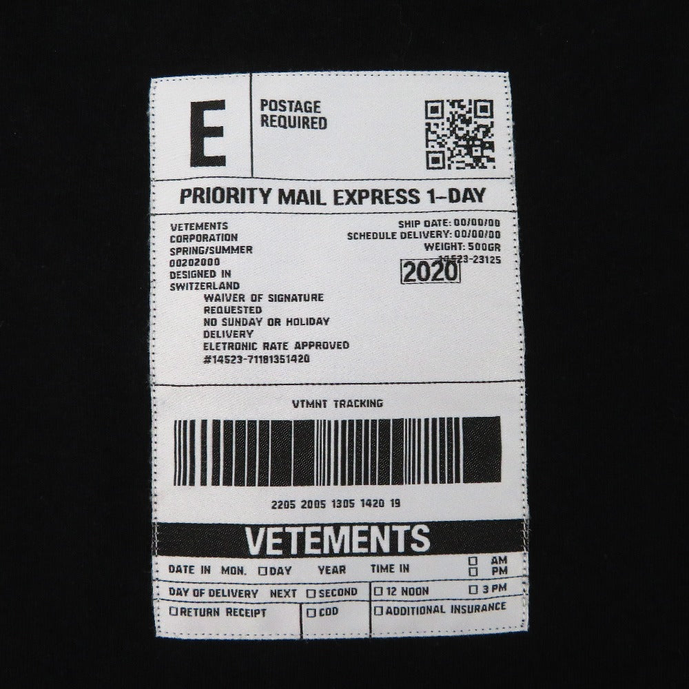 VETEMENTS (ヴェットモン) 半袖Ｔシャツ VETEMENTS　ヴェトモン　アナーキーゴシックロゴプリントTシャツ　XS　ブラック×レッド　SS20TR297 美品
