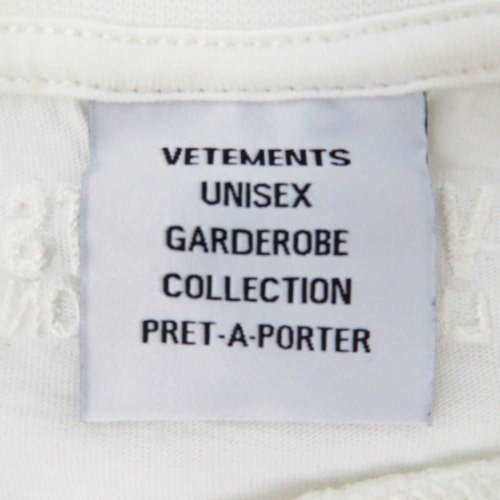 VETEMENTS (ヴェットモン) 半袖Ｔシャツ VETEMENTS　ヴェトモン　アナーキーゴシックロゴプリントTシャツ　S　ホワイト×レッド　UE51TR640 美品