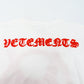 VETEMENTS (ヴェットモン) 半袖Ｔシャツ VETEMENTS　ヴェトモン　アナーキーゴシックロゴプリントTシャツ　S　ホワイト×レッド　UE51TR640 美品