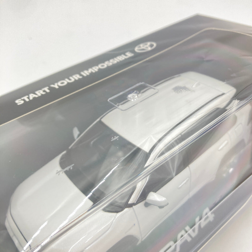 1/30 TOYOTA RAV4(ホワイトパールクリスタルシャイン/ADVENTURE設定なし) カラーサンプル用ディスプレイモデル [070] 箱にイタミ有