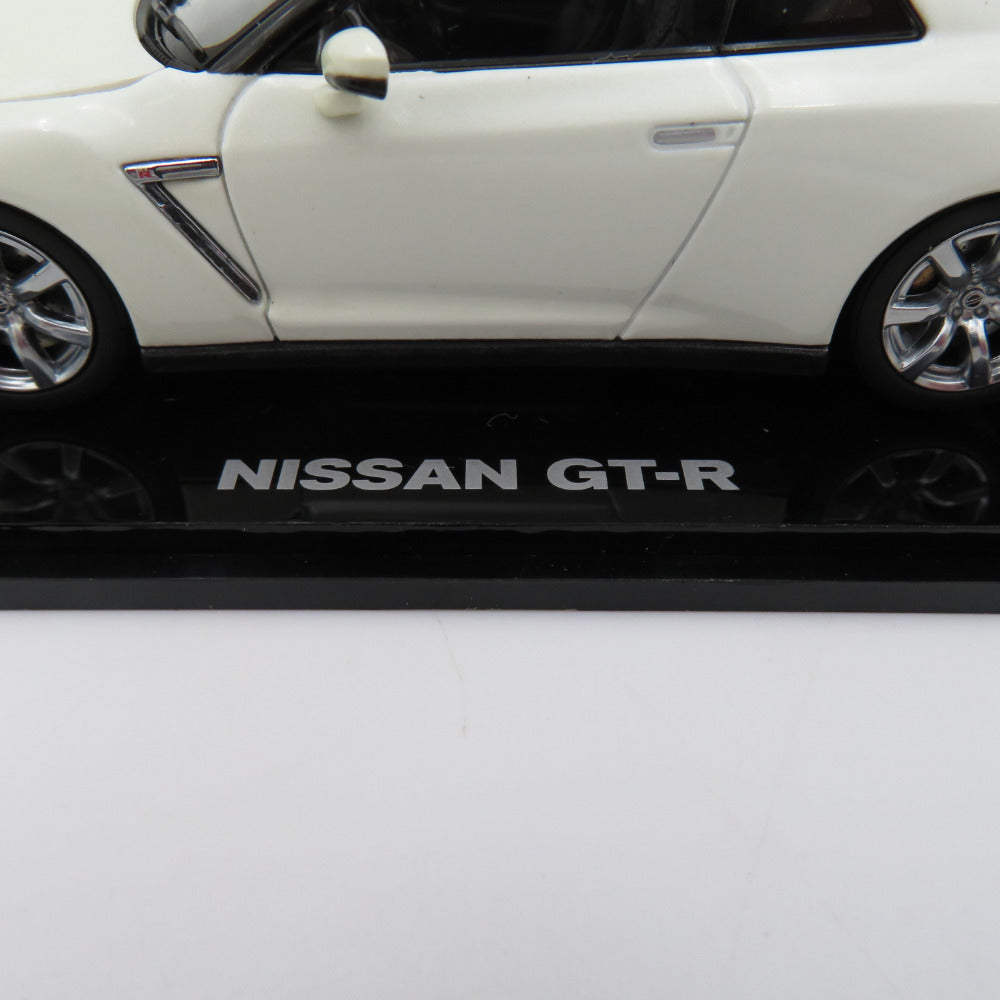 1/43 ニッサン GT-R R35 ボンネット トランク開閉モデル ホワイト 限定 