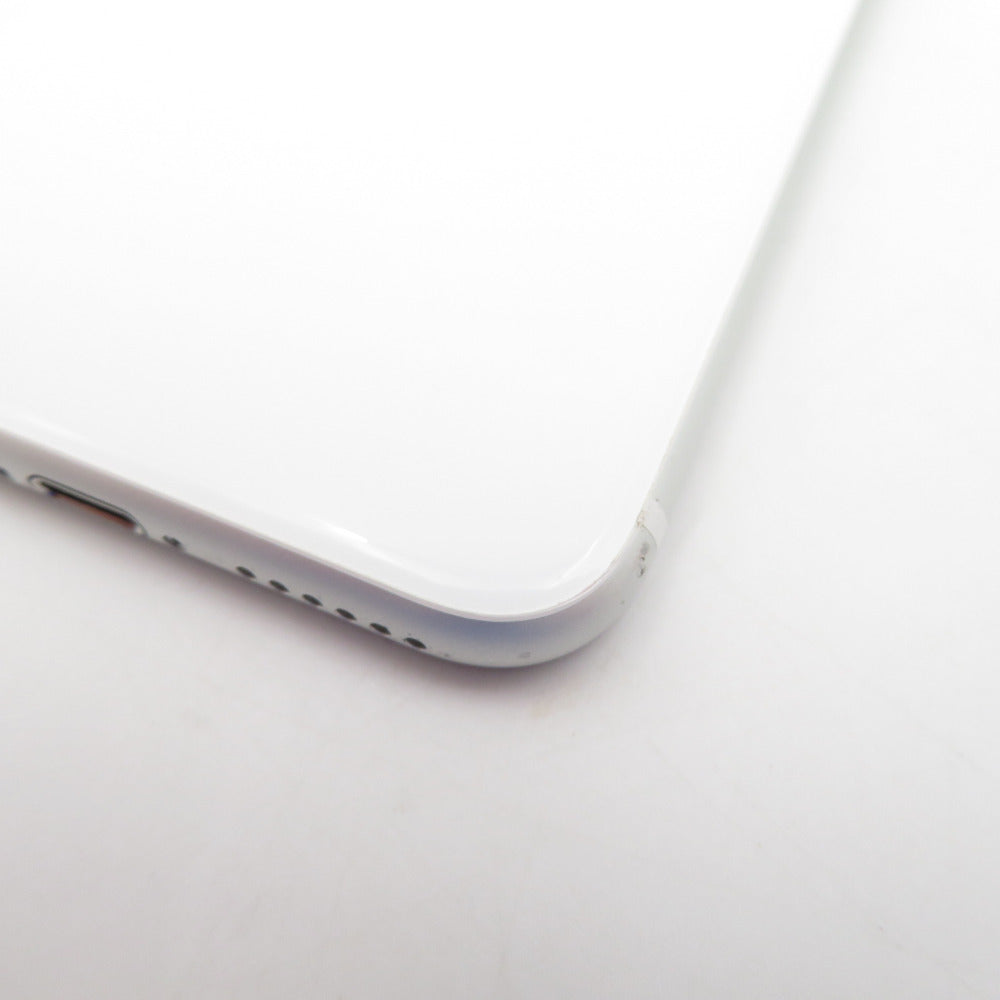 Apple iPhone SE（第2世代） (アイフォン エスイー ダイ二セダイ) docomo版 64GB MHGQ3J/A ホワイト SIMロックなし 利用制限〇 本体のみ
