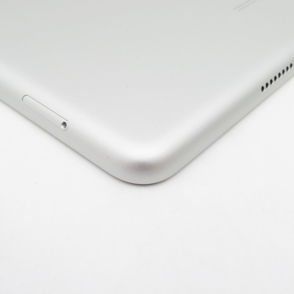 Apple iPad docomo版 第7世代 Wi-Fi+Cellularモデル 32GB MW6C2J/A シルバー 利用制限○ SIMロックあり 美品