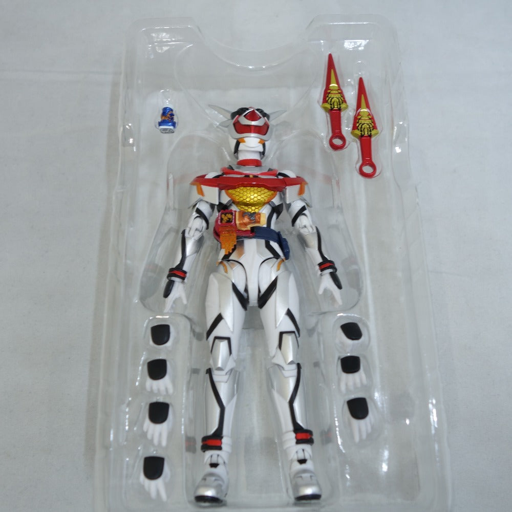 S.H.Figuarts 仮面ライダーアギレラ クイーンビーゲノム 仮面ライダーリバイス フィギュア