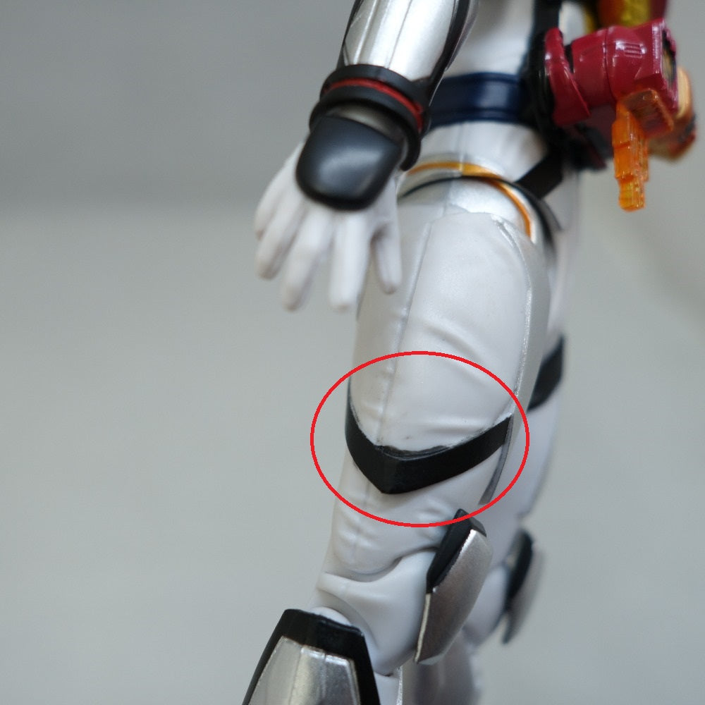 S.H.Figuarts 仮面ライダーアギレラ クイーンビーゲノム 仮面ライダーリバイス フィギュア