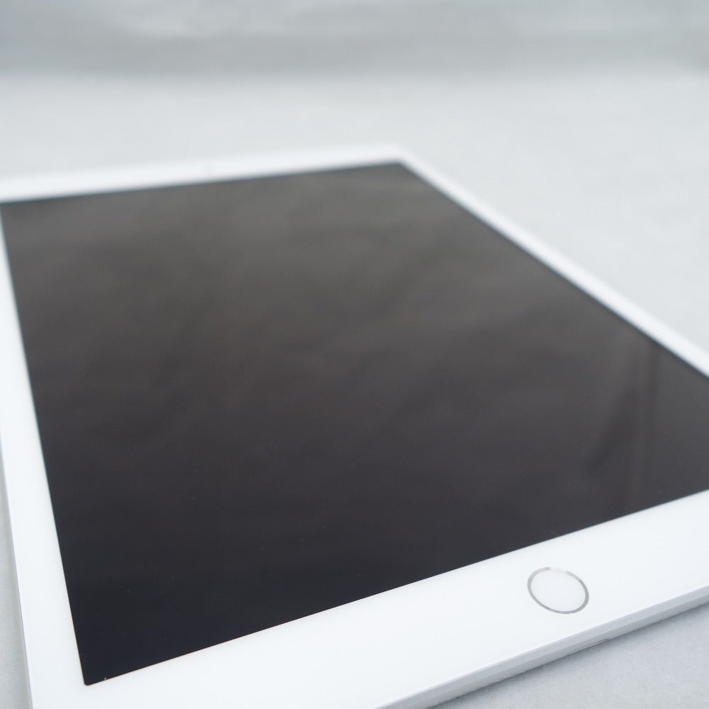 iPad 第7世代 32GB cellularモデル シルバー アイパッドタブレット
