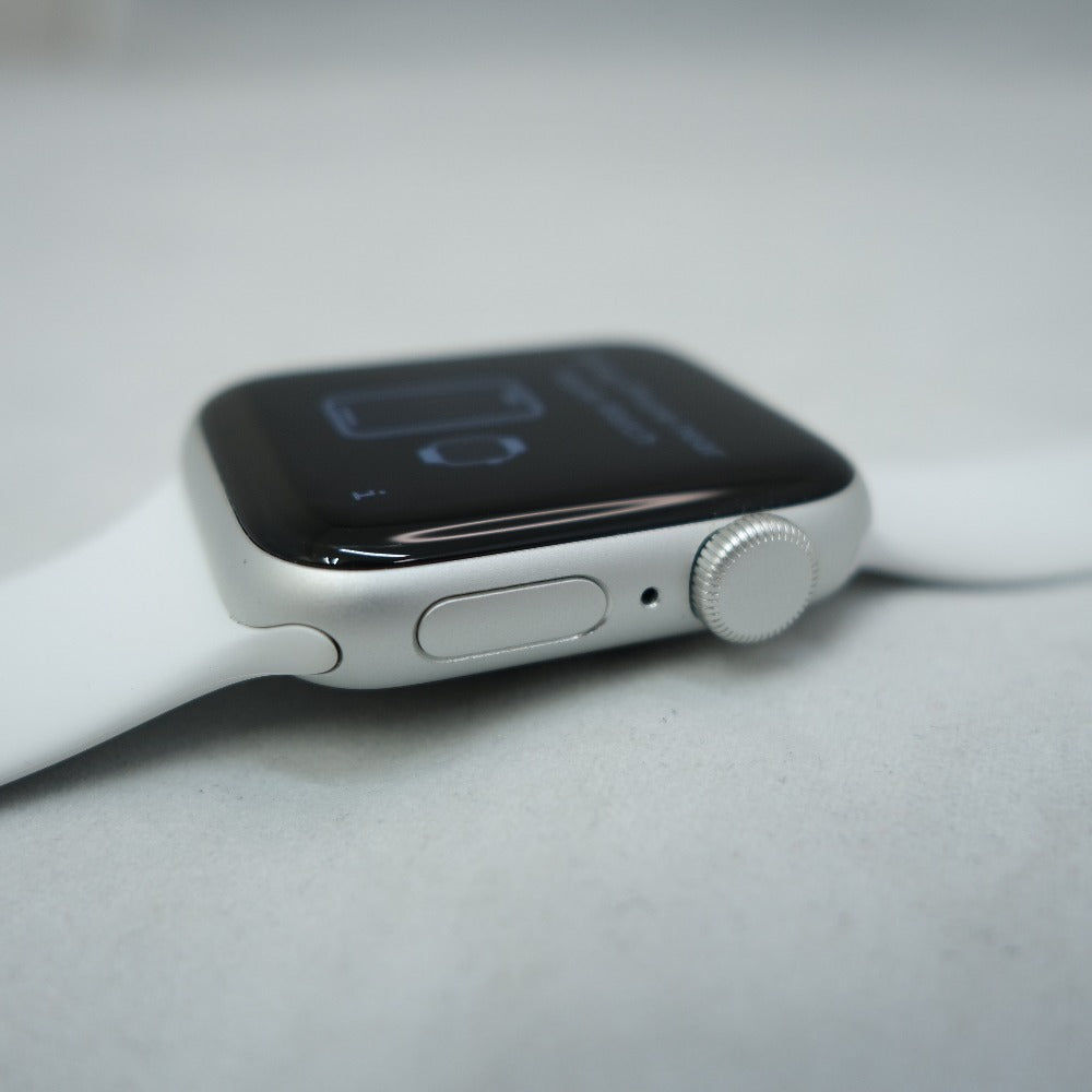 Apple Watch SE (アップルウォッチ エスイー) 第2世代 GPSモデル 40mm シルバー アルミニウムケース