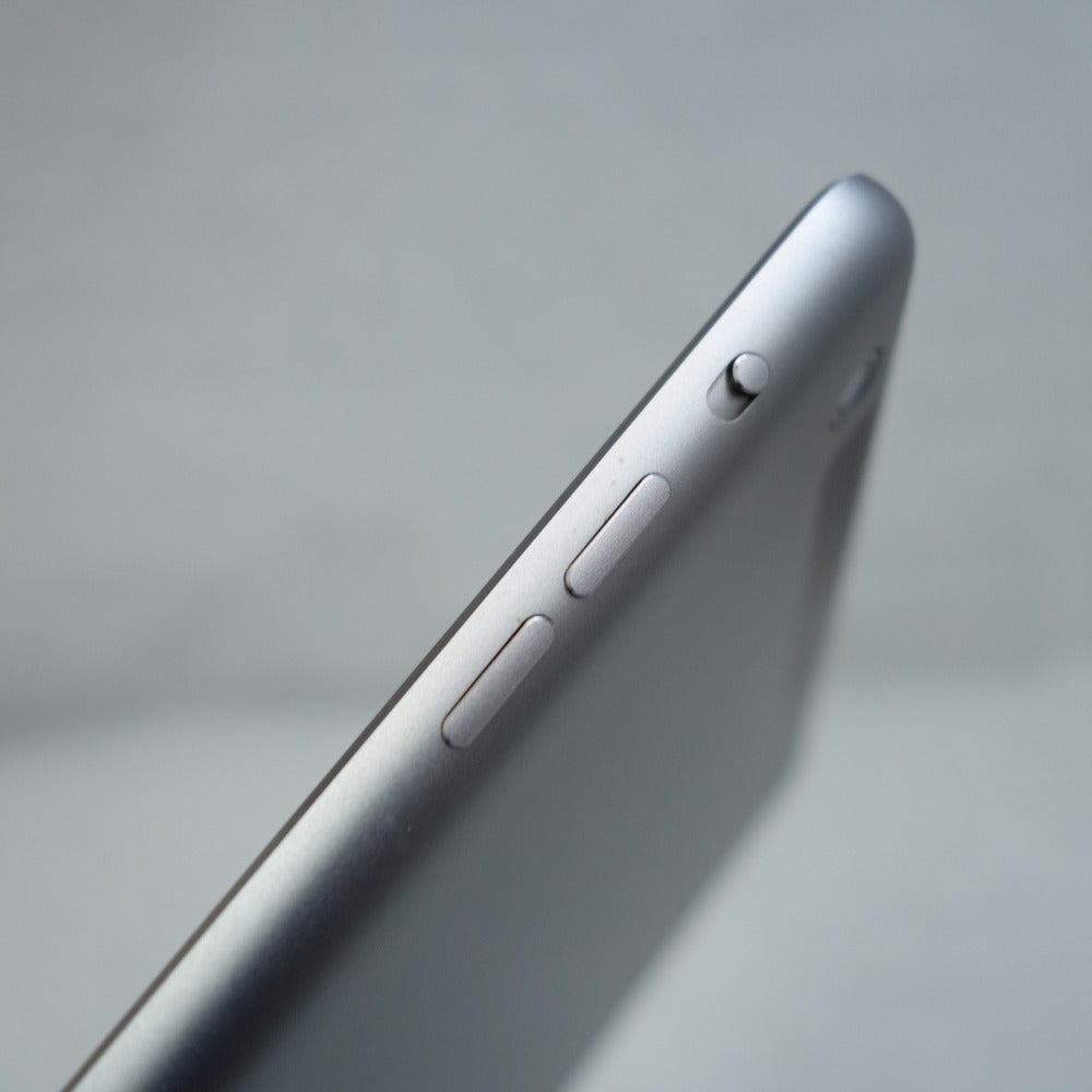 ジャンク品 [docomo版] Apple iPad Air (アイパッド エアー) Wi-Fi+