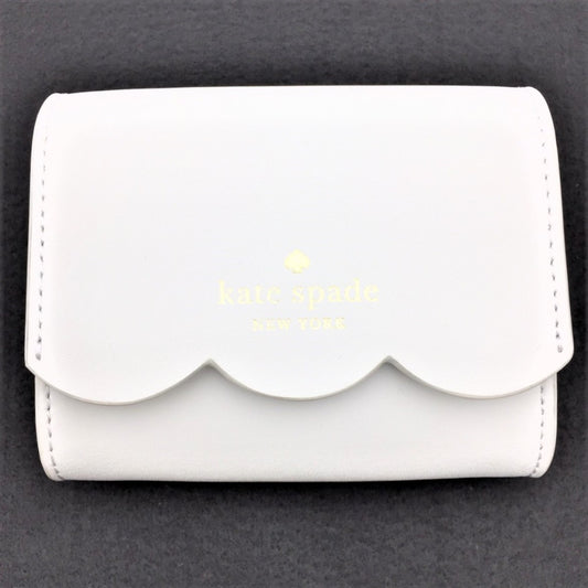 Kate Spade (ケイトスペード) 二つ折り財布 kate spade ジェマ フラップウォレット スモール ホワイトダヴ WLR00553-157 美品
